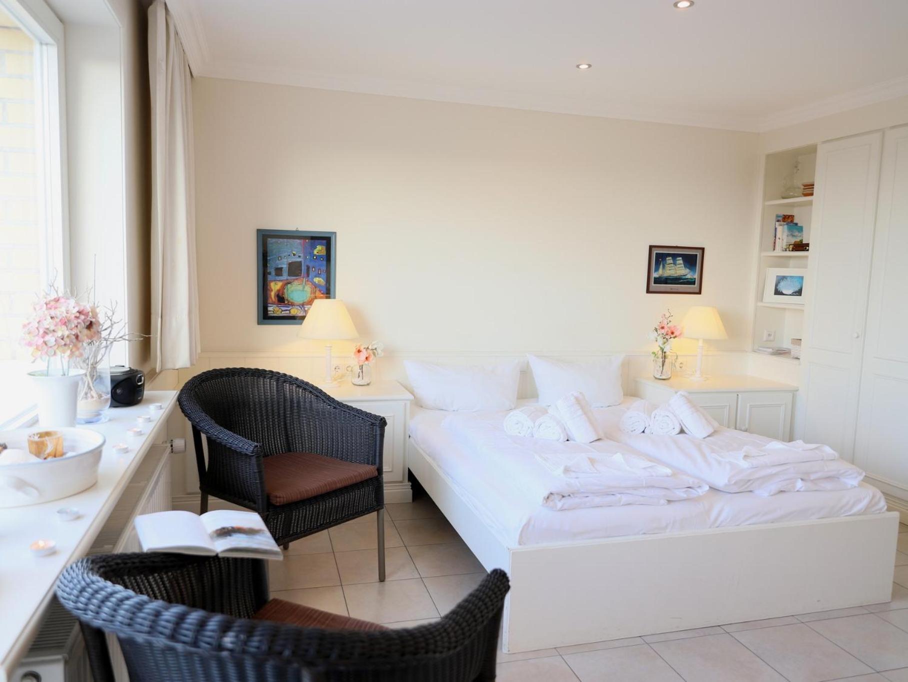 Wohnen Sie im Herzen Westerlands, in einer komplett neu renovierten 1-Zimmer Wohnung Exterior foto